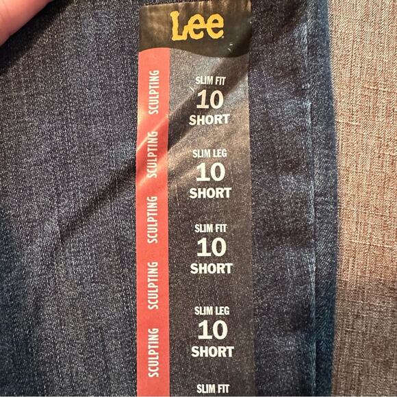 NWT Women's Sculpting Slim Fit Leg Midrise Pull On Jean Landslide Size 10 Short - Picture 9 of 11